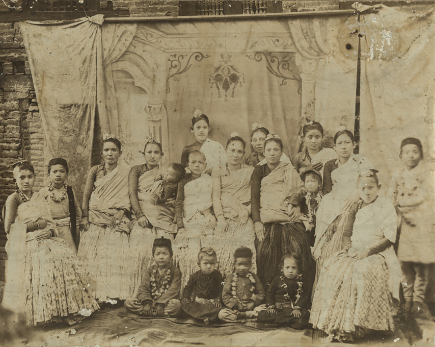 Razstava Soočenje s fotoaparatom: Zgodovina nepalske studijske fotografije, muzej Patan, Patan, 2015.
