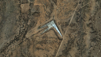 Slika 1, Kalibracijska tarča, Fort Huachuca, Sierra Vista, Arizona, ZDA. Google Earth, zajem slike: avtor prispevka.