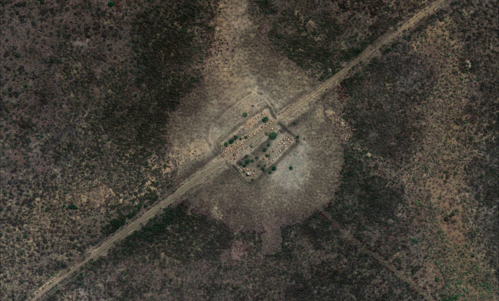 Slika 2, Es Sumeih, Območje 14 milj – obrambni položaji SPLA. Z dovoljenjem DigitalGlobe.