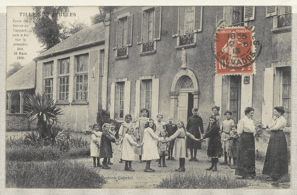 Slika 3. Tilly-sur-Seulles – Šola za nune, zbirka Gabriel, razglednica (prva in zadnja stran), okoli 1900, Francoska nacionalna knjižnica (BnF), Pariz.