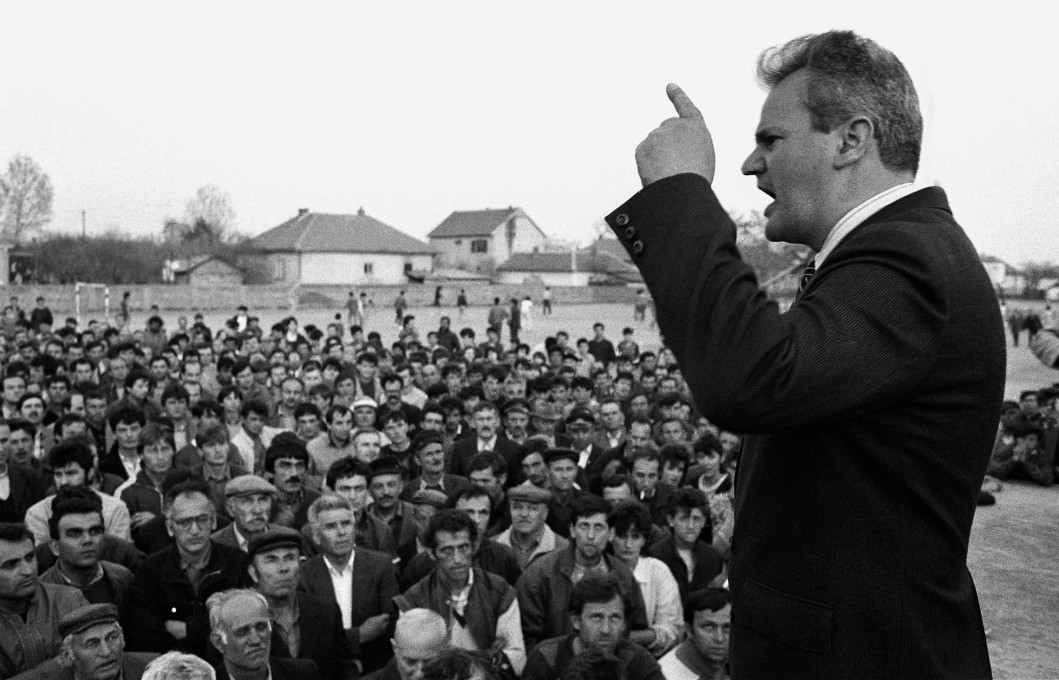 Imre Szabo, Slobodan Milošević na obisku pri kosovskih Srbih, Kosovo polje 20. 4. 1987.