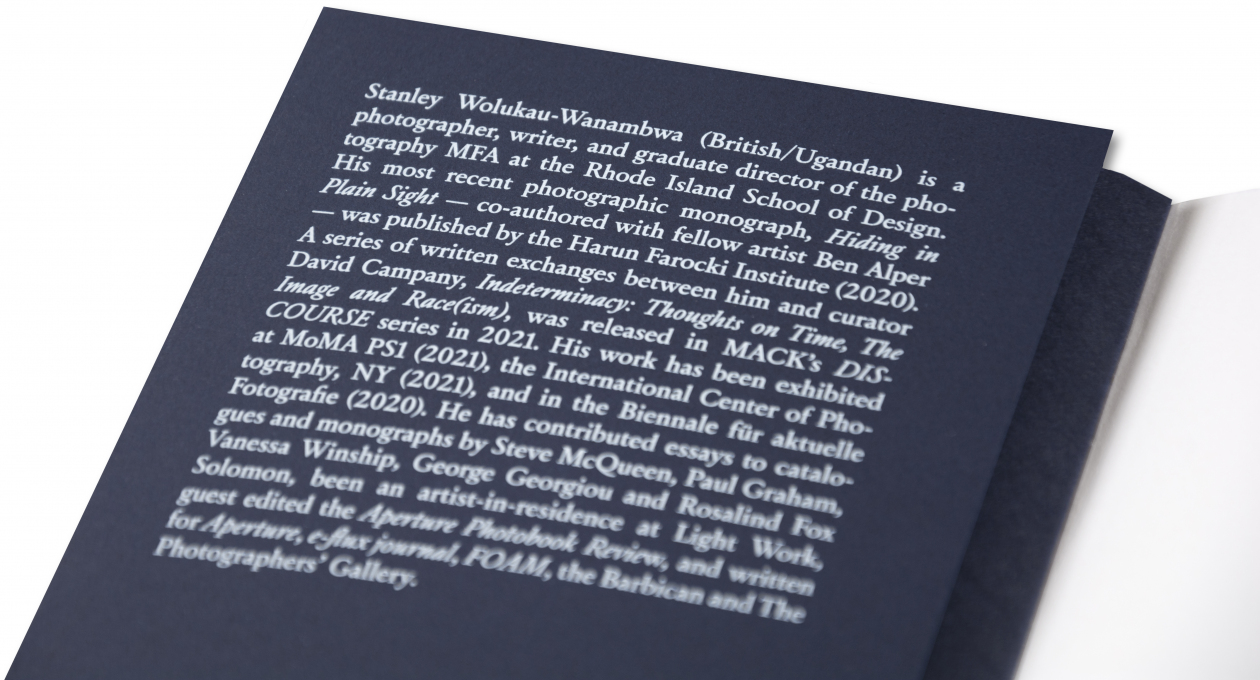 Stanley Wolukau-Wanambwa, Dark Mirrors, založba MACK, 2021. Z dovoljenjem avtorja in založbe MACK.