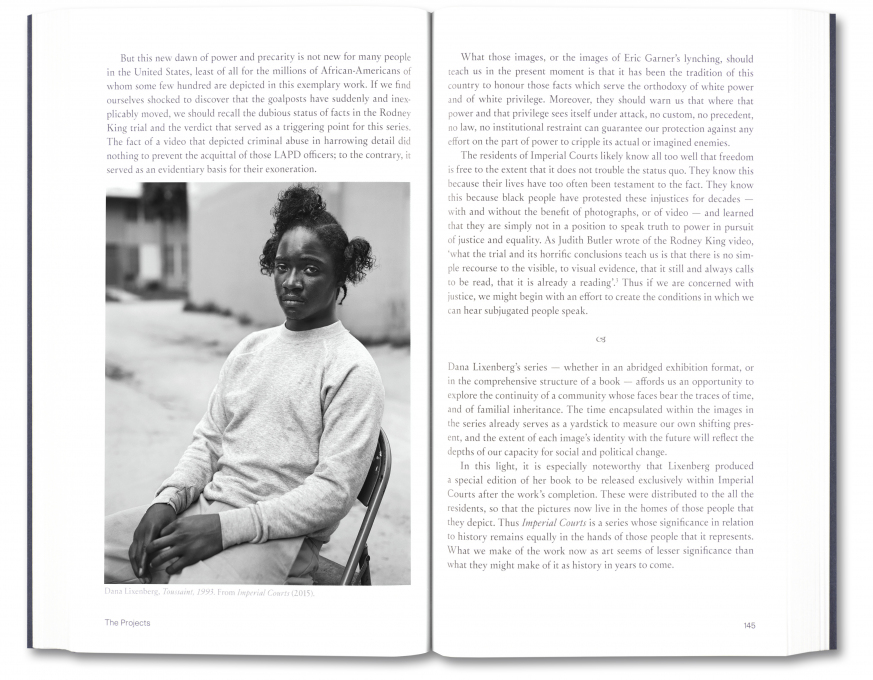 Stanley Wolukau-Wanambwa, Dark Mirrors, založba MACK, 2021, str. 144. Z dovoljenjem avtorja in založbe MACK.