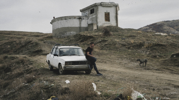 Jonas Bendiksen, iz Knjige o Velesu, Severna Makedonija, 2020, Veles. Na pobočjih nad Velesom © Jonas Bendiksen / Magnum Photos, založba GOST Books. Z dovoljenjem avtorja.