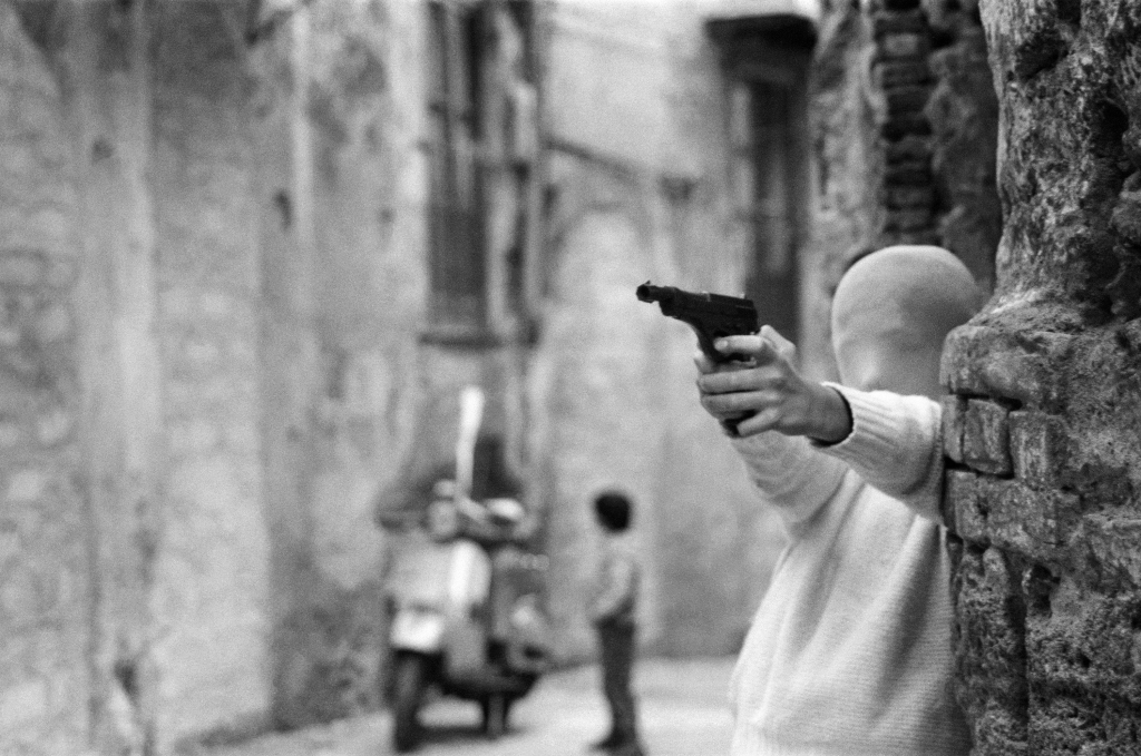 Letizia Battaglia, Igra morilec, Palermo, 1982. © Letizia Battaglia