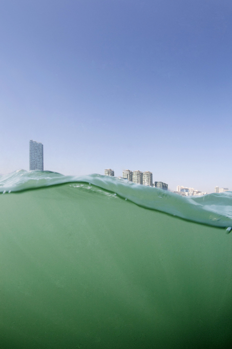 Andreas Müller-Pohle, Kowloon, z ladje v zalivu Kowloon, Hongkong, 2009.