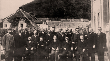 SLIKA 9: Klub kranjskih deželnozborskih poslancev SLS leta 1941.